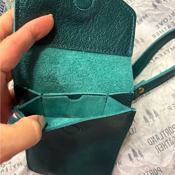 Portland Leather Sea Glass Parker Crossbody Bag - Picture 4 of 4